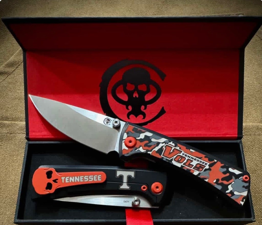 UT Vols x Chaves Collab - RCK9 Fame Lock Knife Titanium